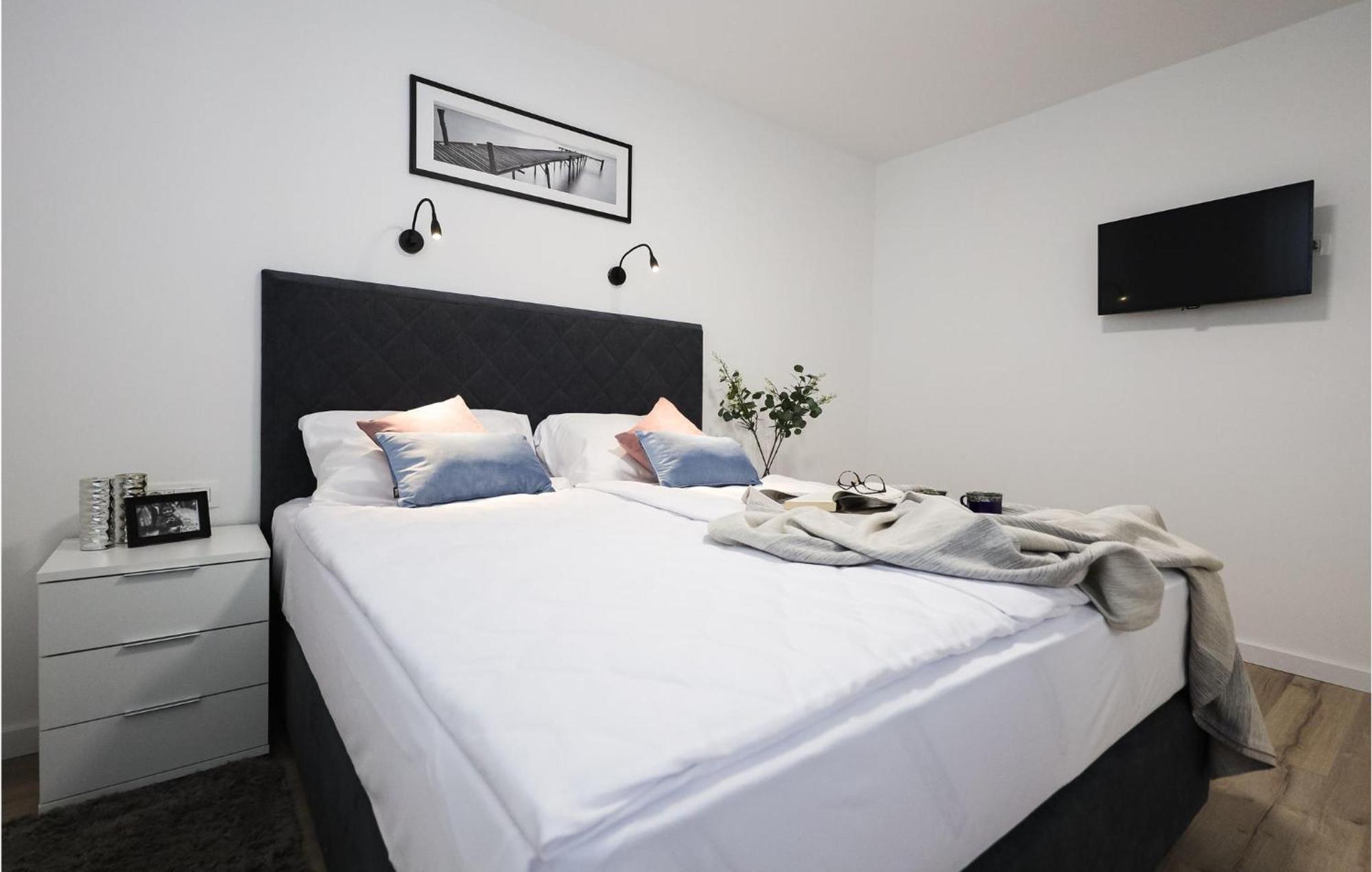 Apartment 1 Bedroom Lovely In Zadar
