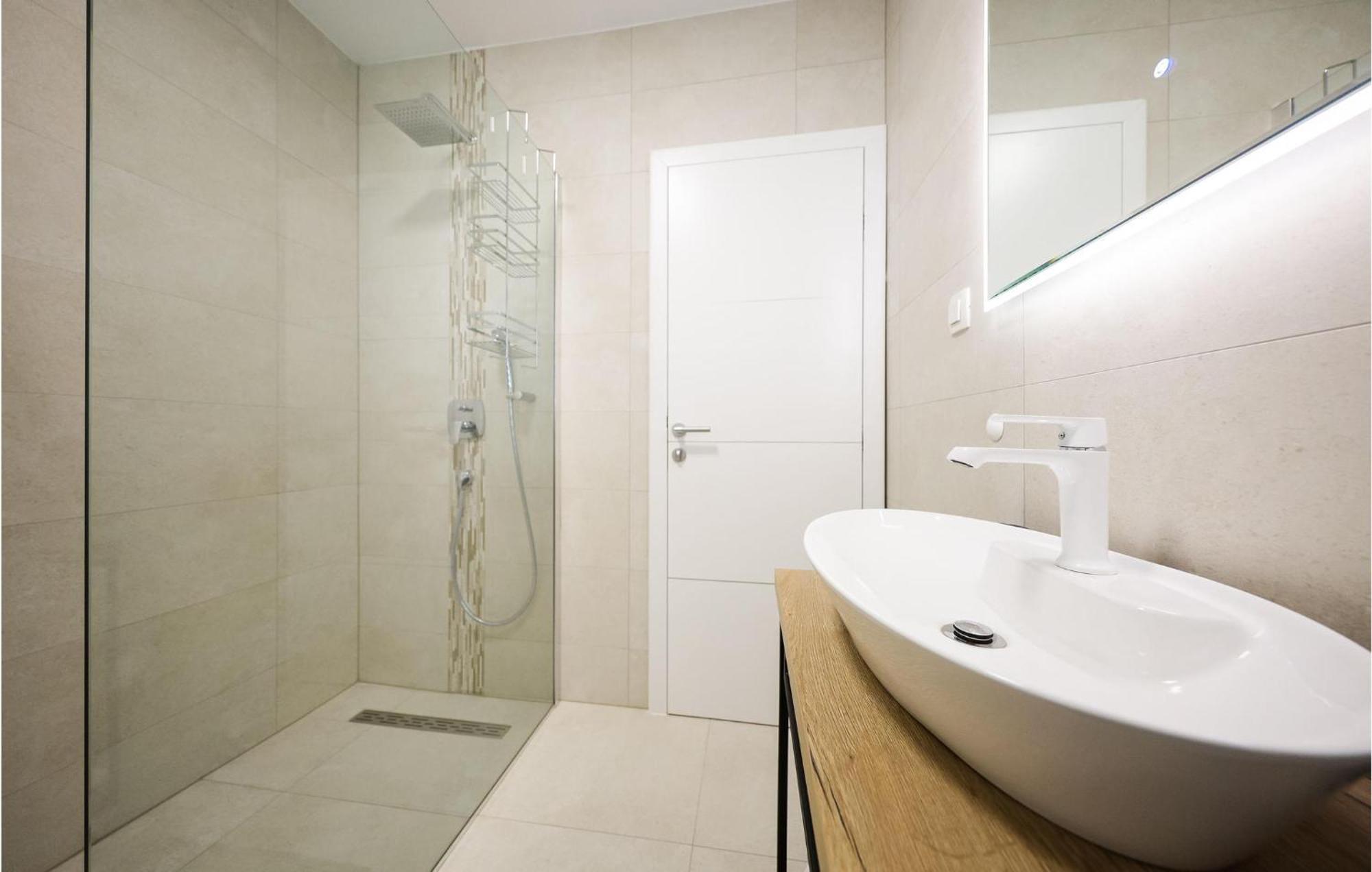 Apartment 1 Bedroom Lovely In