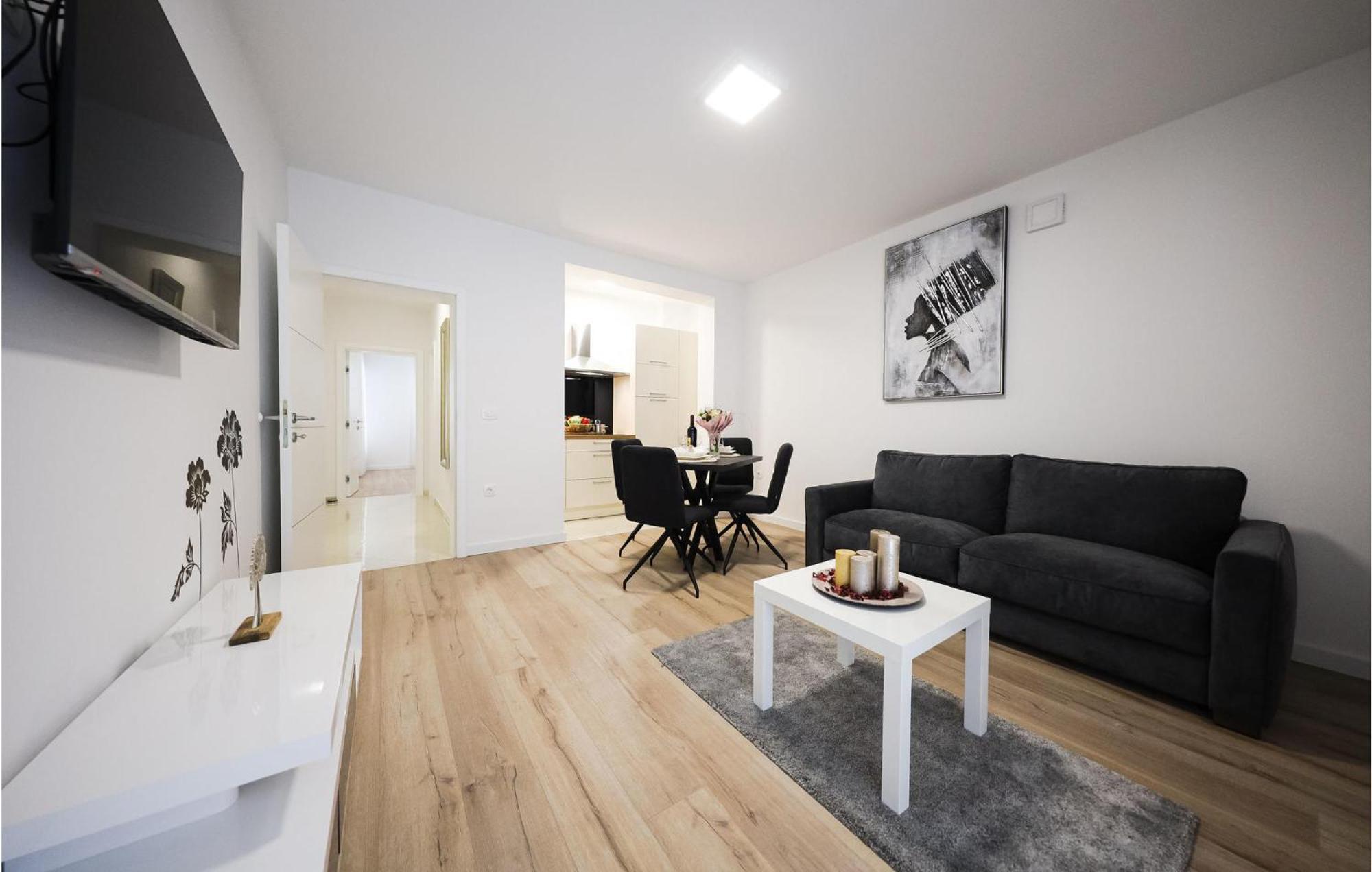 1 Bedroom Lovely In Zadar
