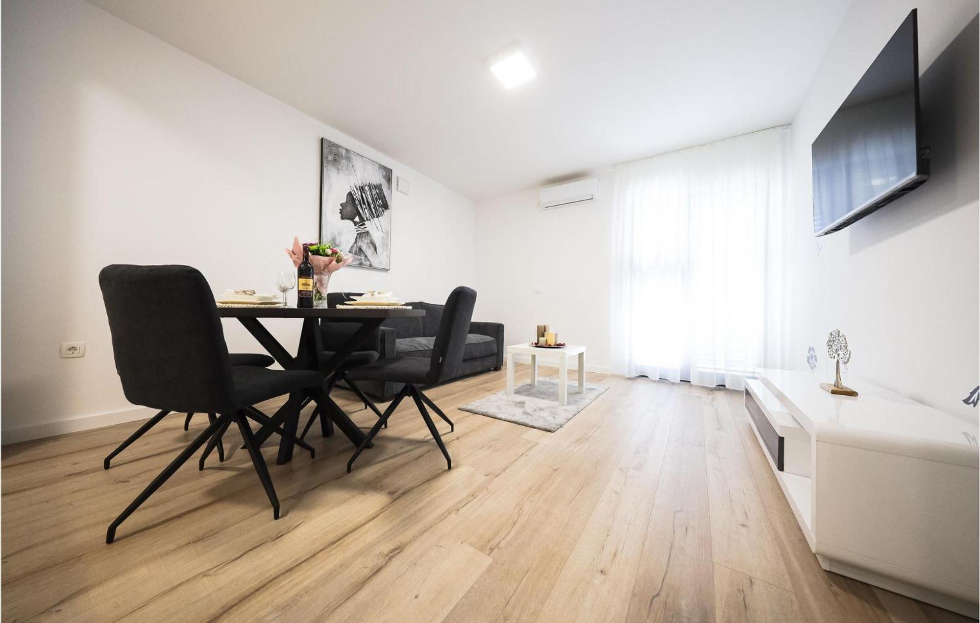 1 Bedroom Lovely In