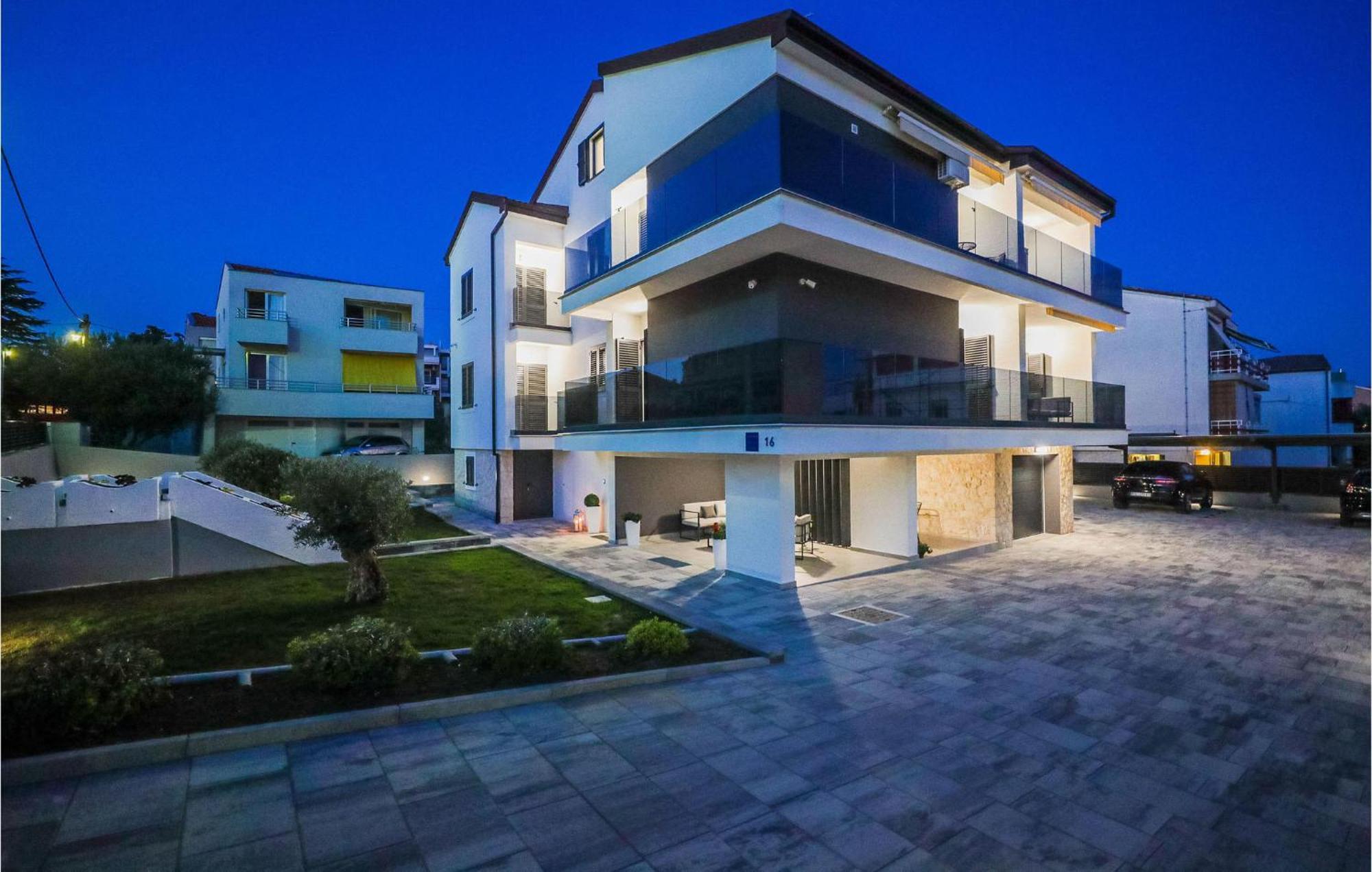 1 Bedroom Lovely In Apartment Zadar