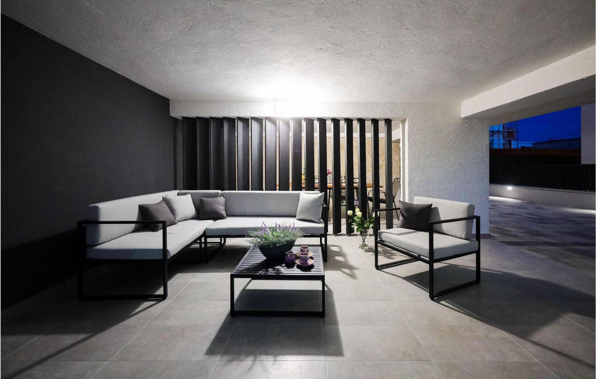 1 Bedroom Lovely In Zadar