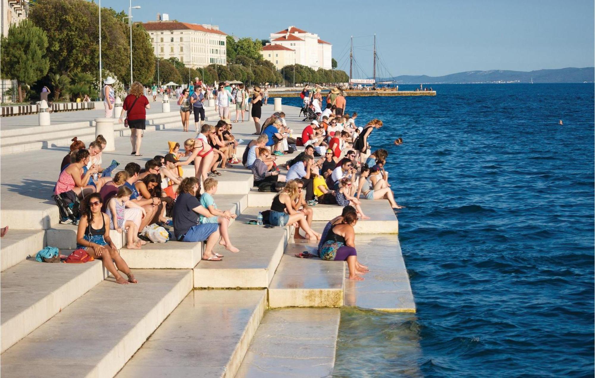 1 Bedroom Lovely In Apartment Zadar